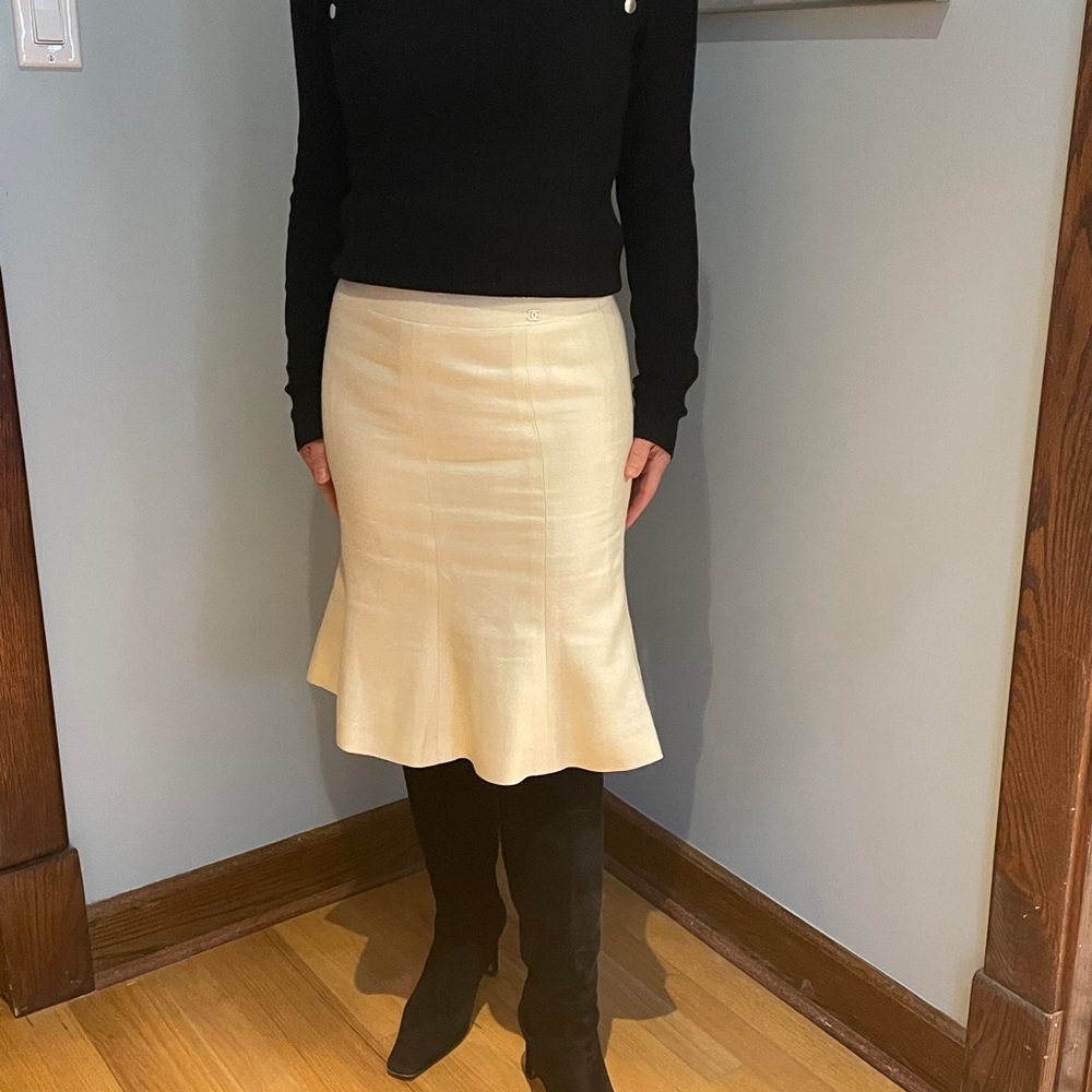 Beautiful vintage Chanel cashmere trumpet cream skirt!
